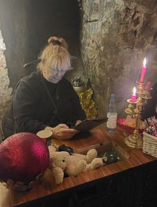 Im Keller wurden Gruselgeschichten gelesen